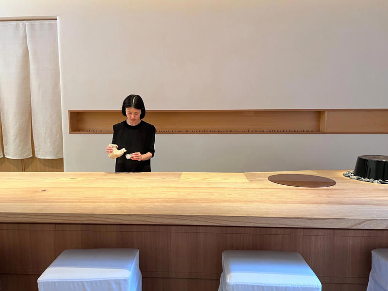 現代の感性で紡ぐ日本の料理, 名店のバトンを受け継ぐ割烹, ３．ニューオリエンタル【五条】, 台湾式蒸しスープがしみわたる, 伊勢志摩直送の魚介と吉田パンを, ５．御菓子丸喫茶【烏丸御池】, 五感で味わう和菓子コース, 写真から着想を得たデザートを, ７．ドノマスタジオ【紫野】, 自由度が高い陶芸体験, ８．form 歩く鳥【神宮丸太町】, 人気ヴィンテージショップの新展開, 日常と非日常が共存する町家ステイ