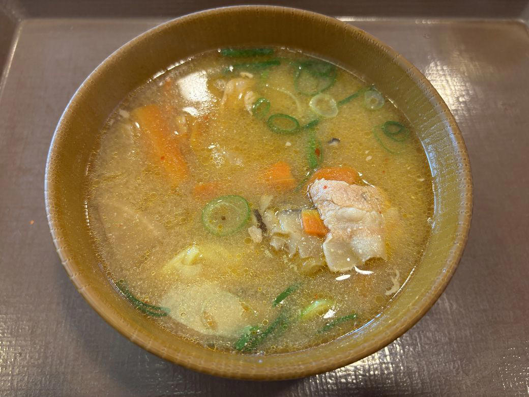 牛丼チェーンのラーメン戦略, とん汁と麺文化の距離の縮まり, すき家の「とん汁みそらーめん」は単品360円, この一杯は確実に次へつながる布石だ