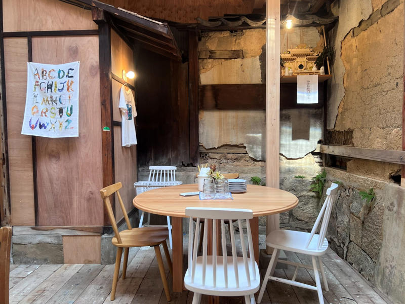 現代の感性で紡ぐ日本の料理, 名店のバトンを受け継ぐ割烹, ３．ニューオリエンタル【五条】, 台湾式蒸しスープがしみわたる, 伊勢志摩直送の魚介と吉田パンを, ５．御菓子丸喫茶【烏丸御池】, 五感で味わう和菓子コース, 写真から着想を得たデザートを, ７．ドノマスタジオ【紫野】, 自由度が高い陶芸体験, ８．form 歩く鳥【神宮丸太町】, 人気ヴィンテージショップの新展開, 日常と非日常が共存する町家ステイ