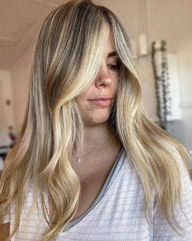 Cinnamon Spice, Pearl Ash Blonde, Cascading Highlights, Misty Ash Mauve, Copper Balayage, De-Brassed Silver, Honey Highlights, Babylights For Dimension, Silver Gray Blonde, Soft Highlights And Layers, Deep Auburn, Sunset Blonde, Highlight And Lowlight Ginger, Dark Mocha, Bright Copper, Champagne Blonde, Toffee Babylights, Chestnut Brown, Sun-Kissed Strands, Brightened-Up Money Piece, Muted Ombré, Creamy Stone Blonde, Platinum Blonde With Lowlights, Honey Blonde, Icelandic Blonde, Sunflower Blonde, Natural Blended Color, Light Ash Blonde, Chocolate Balayage, Diamond Blonde