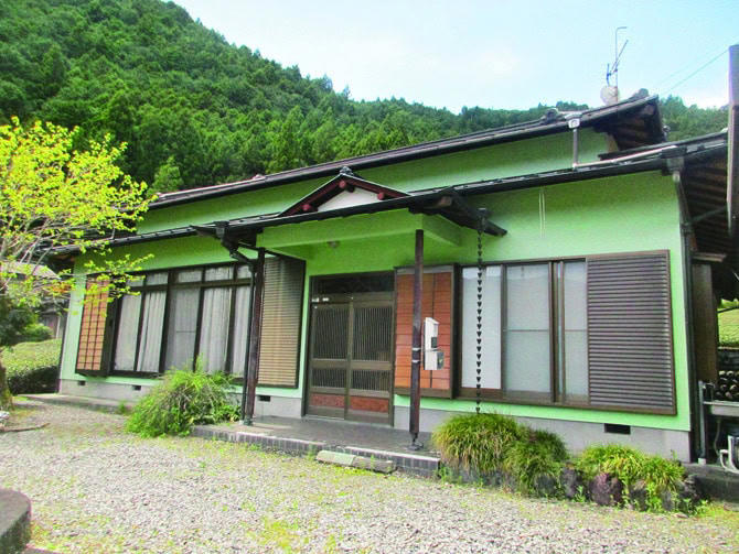 教育に力を入れる子育てしやすいまち。移住オーダーメイドツアーやお試し住宅も！, 畑に囲まれた、離れ付きの平屋, 里山に囲まれた静かな場所で農ライフ, 【問い合わせ先】, 写真で見る物件詳細「離れ付きの平屋」, 静岡県川根本町のおすすめスポット, レインボーブリッジと奥大井湖上駅