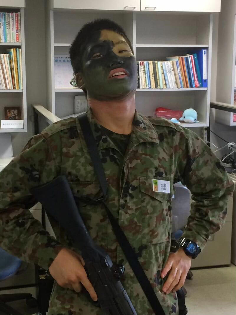 灘高校出身→防衛大学在籍中に東大に向け仮面浪人, 関西最難関の灘高等学校に入学, 東大不合格…防衛大学に進学を決める, 防大で仮面浪人は“ほぼ不可能”, 軽い気持ちで仮面浪人するべきじゃない, 親の背中を見て、自分も事業主になりたい
