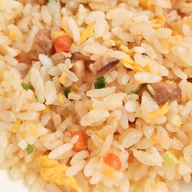 ファミマでは、コスパ抜群の冷凍食品を販売しています。, 1.「にんにくと唐辛子の旨みペペロンチーノ」, にんにくの旨味と、後から追ってくる辛さがクセになる！, オイルにクドさがなく、麺だけで食べてもおいしい！, 2.「赤味噌のコクと香味野菜の香り具付き味噌ラーメン」, 濃厚な味噌の風味がたまりません！, トッピングの具材も存在感があって、満足度が高いです。, 3.「香味油で仕上げた五目炒飯」, XO醤と油の旨味で、食べる手が止まらない。, たけのこのシャキシャキ感が、食感のポイント。