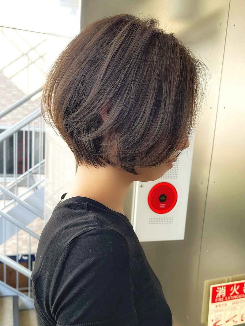 メリハリが際立つ、クールな丸みショートボブ, 柔らかいブラウンで魅せる、ふんわりショートボブ, 毛流れが美しい、ベージュショートボブ, ラベンダーグレージュの艶やかなひし形ボブ