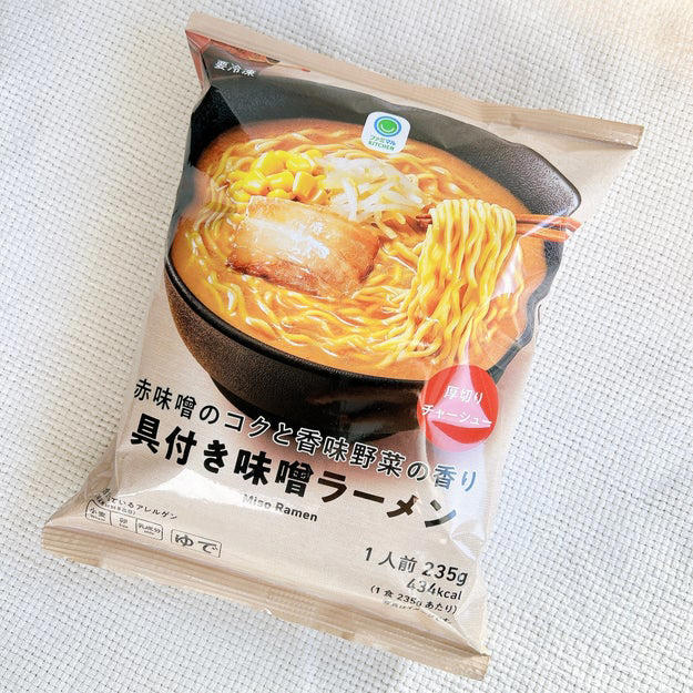 ファミマでは、コスパ抜群の冷凍食品を販売しています。, 1.「にんにくと唐辛子の旨みペペロンチーノ」, にんにくの旨味と、後から追ってくる辛さがクセになる！, オイルにクドさがなく、麺だけで食べてもおいしい！, 2.「赤味噌のコクと香味野菜の香り具付き味噌ラーメン」, 濃厚な味噌の風味がたまりません！, トッピングの具材も存在感があって、満足度が高いです。, 3.「香味油で仕上げた五目炒飯」, XO醤と油の旨味で、食べる手が止まらない。, たけのこのシャキシャキ感が、食感のポイント。