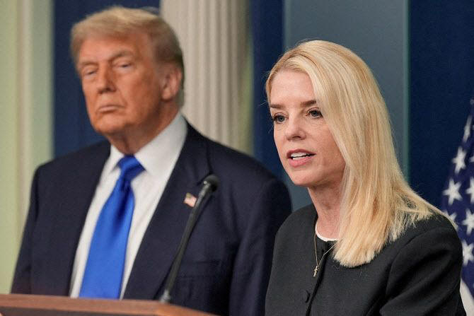 支持率36％に低迷、軍事衝突に揺れるトランプ政権2期目, ボンディ長官解任に続き、ラトニック長官とデレマー長官も解任対象に浮上, 中間選挙を前にした刷新カード, 「江南タイムズ」で最も閲覧された記事