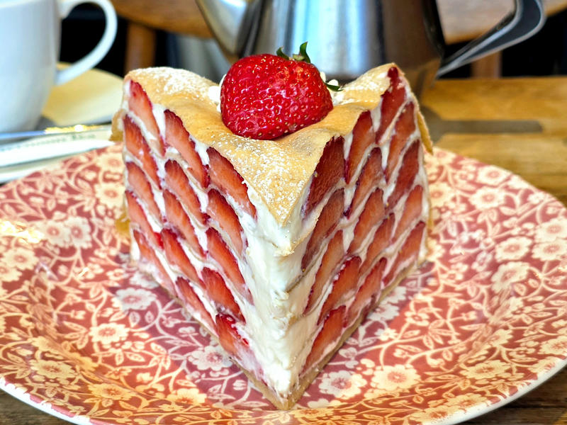 毎日お店で手作りのミルクレープが大人気『Afternoon Tea LOVE&amp;TABLE』, コミュニティスペースの常設フードトラック『BRISKSTAND OMOTESANDO』 , 外苑のいちょう並木に面した人気のお店『KIHACHI青山本店』, 『KIHACHI青山本店』店舗詳細, パリの老舗サロン・ド・テおなじみのモンブラン『アンジェリーナ』, 『アンジェリーナ』 店舗詳細