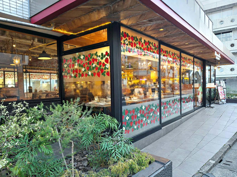 毎日お店で手作りのミルクレープが大人気『Afternoon Tea LOVE&amp;TABLE』, コミュニティスペースの常設フードトラック『BRISKSTAND OMOTESANDO』 , 外苑のいちょう並木に面した人気のお店『KIHACHI青山本店』, 『KIHACHI青山本店』店舗詳細, パリの老舗サロン・ド・テおなじみのモンブラン『アンジェリーナ』, 『アンジェリーナ』 店舗詳細