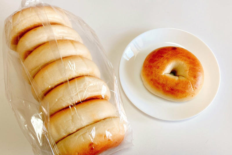 1：超定番「ディナーロール」は常にストックしたい万能パン, 2：みんな大好き「プルコギビーフ」はアレンジの幅がすごい, 3：バラエティ豊かなもっちり「ベーグル」は選ぶのが楽しい, 4：使いやすい白身の「パンガシウス」は隠れた良品, 5：超巨大「フードラップ」は薄くてぴったりくっつくのがうれしい