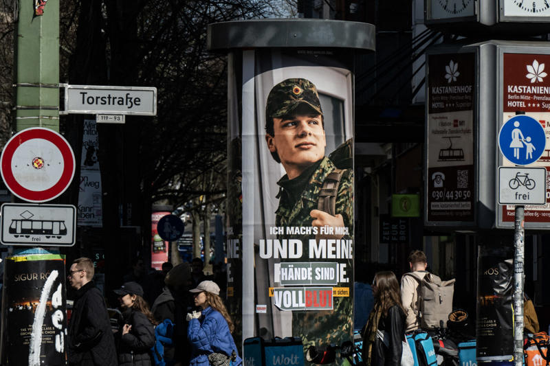 Reviving old customs, A return to mandatory military service is not ruled out, Mandatory questionnaire, The hidden controversy, If you leave Germany, you need permission, From ignorance to controversy, A handicap for many Germans?, Youth protests, Questionable motives, The legal basis dates back to 1956, Recovering old customs, Cold War: 1945-1991, Military Service Modernization Act, Target: 460,000 military personnel, Physical assessment from July 2027, And what about women?, No confirmed figures, The Trump effect