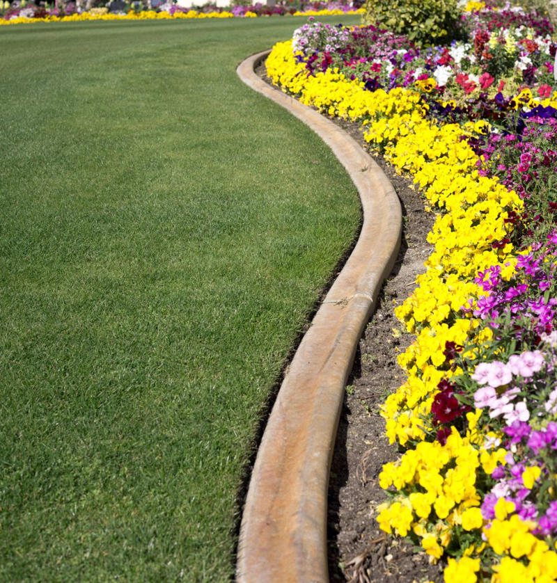 Concrete Pavers, Mulch Chips, Wooden Stakes, Pebble Rocks, Metal Line, Flower Edge