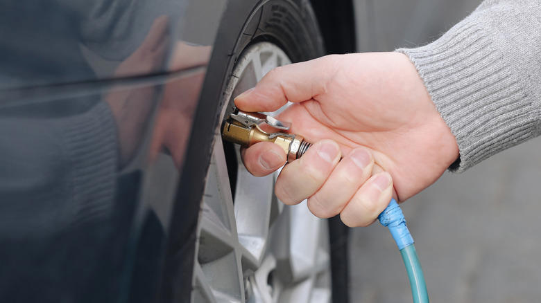 Lighten the load, Use gas-specific apps and loyalty programs, Don't idle if you can help it, Keep your tires inflated, Use cruise control on highways