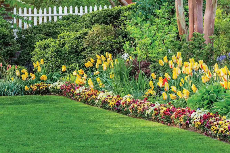 Concrete Pavers, Mulch Chips, Wooden Stakes, Pebble Rocks, Metal Line, Flower Edge