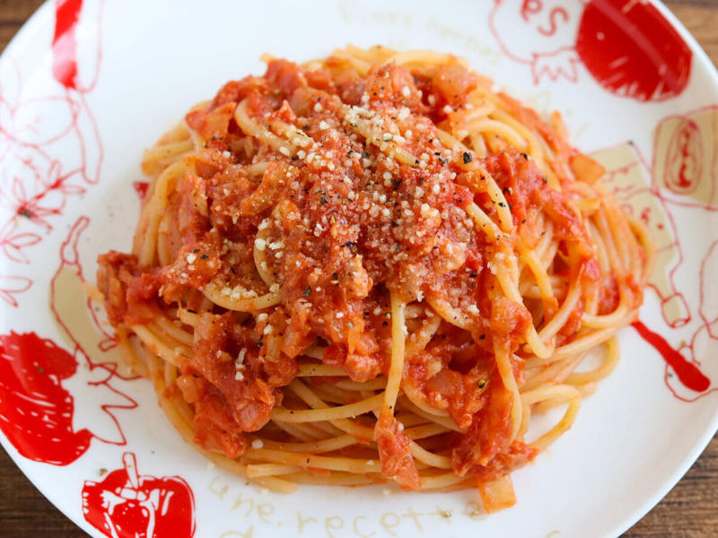 コウケンテツさんの「ツナトマトパスタ」を作るのにかかる時間, コウケンテツさんの「ツナトマトパスタ」のカロリー, コウケンテツさんの「ツナトマトパスタ」再現レシピ, ツナトマトパスタの材料（2人分）, ツナトマトパスタの作り方, 簡単アレンジ！「ツナとしめじのトマトパスタ」