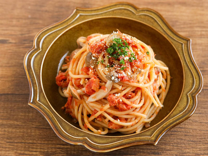 コウケンテツさんの「ツナトマトパスタ」を作るのにかかる時間, コウケンテツさんの「ツナトマトパスタ」のカロリー, コウケンテツさんの「ツナトマトパスタ」再現レシピ, ツナトマトパスタの材料（2人分）, ツナトマトパスタの作り方, 簡単アレンジ！「ツナとしめじのトマトパスタ」