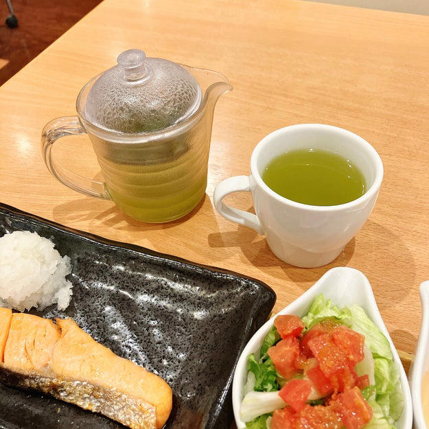 ココスでは、869円の「和食定食」を販売中です。, 自分好みの定食にアレンジできます。, 銀鮭は、脂がのっていて濃厚な味わい。, 豚汁は白米が進む味！, 卵かけごはんも楽しめちゃいます。, 季節の小鉢やサラダもついてきて、満足度が高いです。, 朝はお得にドリンクバーが楽しめるのも魅力です。, 和食メニューも、期待を上回るおいしさでした！, モーニングといえば、ロイヤルホストの「ロイヤルホストモーニング ～コーンのポタージュ・サラダ付～」もおすすめ！