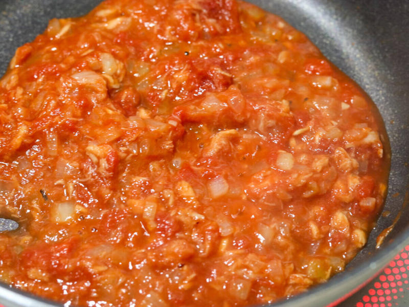コウケンテツさんの「ツナトマトパスタ」を作るのにかかる時間, コウケンテツさんの「ツナトマトパスタ」のカロリー, コウケンテツさんの「ツナトマトパスタ」再現レシピ, ツナトマトパスタの材料（2人分）, ツナトマトパスタの作り方, 簡単アレンジ！「ツナとしめじのトマトパスタ」