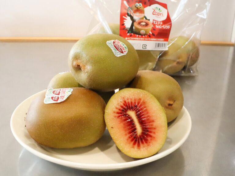 見た目からびっくり！中が赤いキウイ, 甘くてジューシー！想像以上のおいしさ, 食べごろの見分け方＆保存方法, 今の時期にしか出会えない、特別なキウイ, 気づけば爆買い…！でも大満足のお買い物
