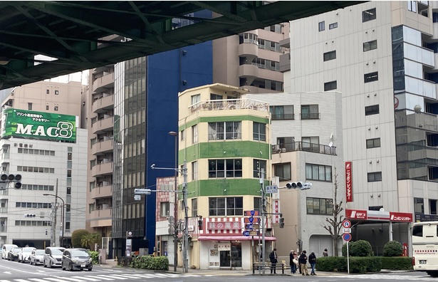 【新小岩】銘柄鶏と魚介で濃厚仕上げ。完成度の高いつけ麺の人気店「麺屋一燈」の総本山, 【秋葉原】創業100年越え！ラーメン激戦区・秋葉原で長年愛される名店「味の萬楽」, 【四ツ谷】四ツ谷を歩いた名屋台の味を継承する「徒歩徒歩亭」。名物「雲呑麺」や新作・朝麺に注目！, 【吉祥寺】人気爆発の“おうち麻辣燙”がまさかの実店舗化！具材や麺、辛さまでカスタマイズして“my麻辣燙”を楽しもう「iSDG 麻辣燙 吉祥寺店」, 【三鷹】“鬼”濃いガッツリ麺でスタミナチャージ！「元祖スタミナ満点らーめん すず鬼」
