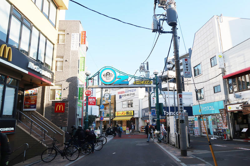 子鉄も大人も興奮する元住吉駅, まるで竹下通り!? エネルギッシュなモトスミ・ブレーメン通り商店街, ブレーメン通り商店街のことなら『宇野商店』に聞け, 「ブレカ」が元住吉の健康寿命をあげる!?, オムライスに果実のリキュールにとろとろざんまい, モトスミ・オズ通り商店街, 「元から住み良い街、元住吉」