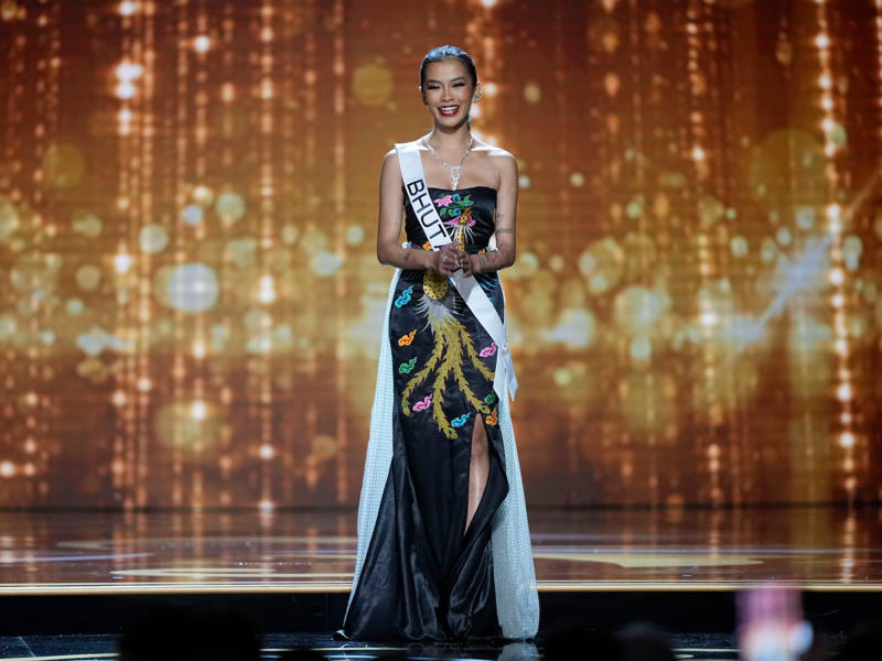 20. The average height in Bhutan is 5 feet 2.77 inches (159.46 cm). 25. The average height in Sri Lanka is 5 feet 3.04 inches (160.12 cm)., 24. The average height in Honduras is 5 feet 3.03 inches (160.11 cm)., 23. The average height in Liberia is 5 feet 2.85 inches (159.66 cm)., 22. The average height in Myanmar is 5 feet 2.8 inches (159.52 cm)., 21. The average height in Brunei is 5 feet 2.79 inches (159.49 cm)., 20. The average height in Bhutan is 5 feet 2.77 inches (159.46 cm)., 19. The average height in Mozambique is 5 feet 2.74 inches (159.37 cm)., 18. The average height in Solomon Islands is 5 feet 2.7 inches (159.3 cm)., 17. The average height in Papua New Guinea is 5 feet 2.68 inches (159.21 cm)., 16. The average height in Peru is 5 feet 2.63 inches (159.08 cm)., 15. The average height in Vietnam is 5 feet 2.6 inches (159.01 cm)., 14. The average height in India is 5 feet 2.5 inches (158.76 cm)., 13. The average height in Rwanda is 5 feet 2.49 inches (158.73 cm)., 12. The average height in Malawi is 5 feet 2.32 inches (158.31 cm)., 11. The average height in Indonesia is 5 feet 2.27 inches (158.17 cm)., 10. The average height in Cambodia is 5 feet 2.24 inches (158.11 cm)., 9. The average height in Bangladesh is 5 feet 1.92 inches (157.29 cm)., 8. The average height in the Marshall Islands is 5 feet 1.83 inches (157.05 cm)., 7. The average height in Yemen is 5 feet 1.78 inches (156.92 cm)., 6. The average height in Nepal is 5 feet 1.64 inches (156.58 cm)., 5. The average height in the Philippines is 5 feet 1.57 inches (156.41 cm)., 4. The average height in Guatemala is 5 feet 1.57 inches (156.39 cm)., 3. The average height in Madagascar is 5 feet 1.56 inches (156.36 cm)., 2. The average height in Laos is 5 feet 1.37 inches (155.89 cm)., 1. The average height in Timor-Leste is 5 feet 1.28 inches (155.47 cm).