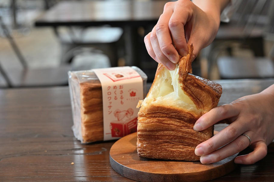 唯一無二の“箕面ブランド”を磨き続ける、デニッシュ食パン専門店, 国産バター100%の贅沢「箕面デニッシュ【極】」, SNSで話題の「おさるもめくるクロワッサン」, 今度の週末は、少しだけ足を伸ばして至福のデニッシュ体験をしてみませんか？