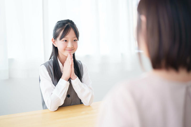 【加給年金】厚生年金20年以上の加入者に「生計維持の配偶者・子ども」がいる場合, 【加給年金】配偶者「最大42万円？」子ども1人いると合計額はいくら？, 【加給年金】「一生もらえるわけではない」振替加算のしくみとは？, 【加給年金】請求手続き「65歳前から年金もらう人」手続きはどうなる？, 【加給年金】「もらえないのはどんな人？」5つのケースを《社労士》が解説！, もらえないケース①：繰下げ受給したとき, もらえないケース②：在職老齢年金で老齢年金が全額支給停止のとき, もらえないケース③：加給年金の対象者の収入が多いとき, もらえないケース④：配偶者が厚生年金に20年以上加入したとき, もらえないケース⑤：配偶者が年上のとき, 【加給年金】家族を支える大切な「年金の上乗せ」