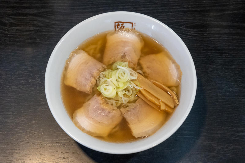 10時間煮込んだ豚骨スープがとろり『豚骨味噌ラーメン じゃぐら高円寺』, 『豚骨味噌ラーメン じゃぐら高円寺』店舗詳細, 深夜ににぎわう新潟・燕三条のご当地ラーメン店『背脂中華そばと餃子 福鳳』, 『背脂中華そばと餃子 福鳳』店舗詳細, 商店街のくさくないとんこつラーメン『とんこつ拉麺 漣』, 『とんこつ拉麺 漣』店舗詳細, 全国のラーメンを食べ歩いたマニアの店『麺屋 賢太郎』, 『麺屋 賢太郎』店舗詳細, “くさうまスープ”の虜になる『ラーメン 健太』, 『ラーメン 健太』店舗詳細, 太麺のなめらかさをつけ麺で味わう人気店『麺屋はやしまる』, 『麺屋はやしまる』店舗詳細, 深夜に働く人たちにも野菜を。体も気遣う『らーめん一蔵』, 『らーめん一蔵』店舗詳細, チャーシューたっぷりでやさしい味が魅力『喜多方ラーメン坂内 高円寺北口店』, 『喜多方ラーメン坂内 高円寺北口店』店舗詳細, 秘伝の味噌ダレがポイント『味噌ラーメン専門店 味噌一 高円寺店』, 『味噌ラーメン専門店 味噌一 高円寺店』店舗詳細, シンプルなメニューでも満足感あり『麺処 田ぶし 高円寺本店』, 『麺処 田ぶし 高円寺本店』店舗詳細, 飲んで食べて締めにラーメンを『二階麺肴酒店 黒黒黒』, 『二階麺肴酒店 黒黒黒』店舗詳細