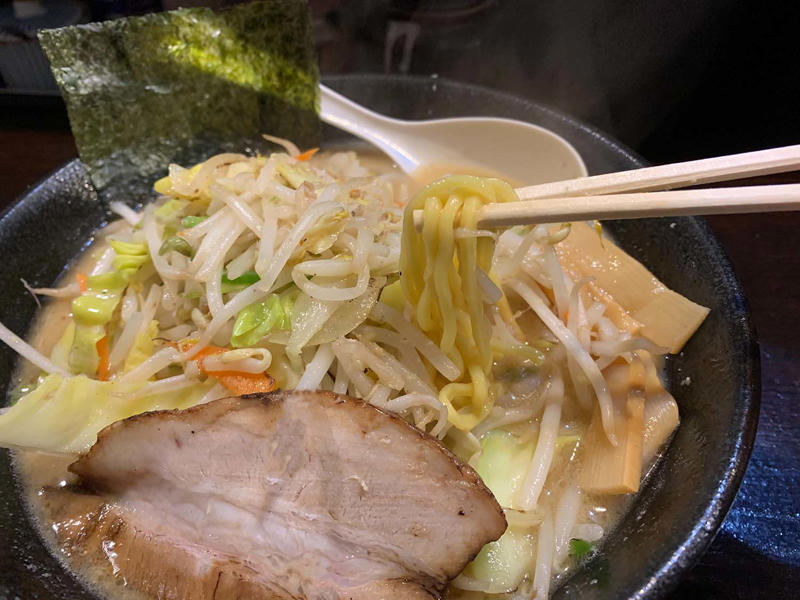 10時間煮込んだ豚骨スープがとろり『豚骨味噌ラーメン じゃぐら高円寺』, 『豚骨味噌ラーメン じゃぐら高円寺』店舗詳細, 深夜ににぎわう新潟・燕三条のご当地ラーメン店『背脂中華そばと餃子 福鳳』, 『背脂中華そばと餃子 福鳳』店舗詳細, 商店街のくさくないとんこつラーメン『とんこつ拉麺 漣』, 『とんこつ拉麺 漣』店舗詳細, 全国のラーメンを食べ歩いたマニアの店『麺屋 賢太郎』, 『麺屋 賢太郎』店舗詳細, “くさうまスープ”の虜になる『ラーメン 健太』, 『ラーメン 健太』店舗詳細, 太麺のなめらかさをつけ麺で味わう人気店『麺屋はやしまる』, 『麺屋はやしまる』店舗詳細, 深夜に働く人たちにも野菜を。体も気遣う『らーめん一蔵』, 『らーめん一蔵』店舗詳細, チャーシューたっぷりでやさしい味が魅力『喜多方ラーメン坂内 高円寺北口店』, 『喜多方ラーメン坂内 高円寺北口店』店舗詳細, 秘伝の味噌ダレがポイント『味噌ラーメン専門店 味噌一 高円寺店』, 『味噌ラーメン専門店 味噌一 高円寺店』店舗詳細, シンプルなメニューでも満足感あり『麺処 田ぶし 高円寺本店』, 『麺処 田ぶし 高円寺本店』店舗詳細, 飲んで食べて締めにラーメンを『二階麺肴酒店 黒黒黒』, 『二階麺肴酒店 黒黒黒』店舗詳細