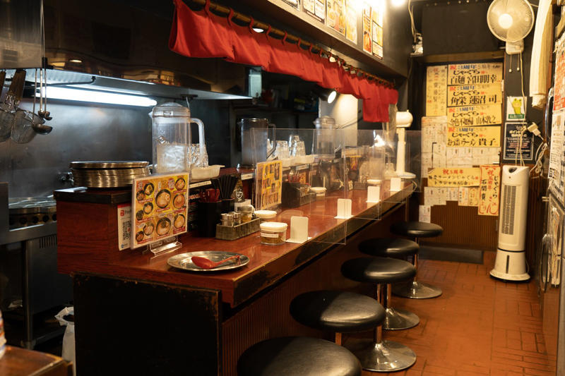 10時間煮込んだ豚骨スープがとろり『豚骨味噌ラーメン じゃぐら高円寺』, 『豚骨味噌ラーメン じゃぐら高円寺』店舗詳細, 深夜ににぎわう新潟・燕三条のご当地ラーメン店『背脂中華そばと餃子 福鳳』, 『背脂中華そばと餃子 福鳳』店舗詳細, 商店街のくさくないとんこつラーメン『とんこつ拉麺 漣』, 『とんこつ拉麺 漣』店舗詳細, 全国のラーメンを食べ歩いたマニアの店『麺屋 賢太郎』, 『麺屋 賢太郎』店舗詳細, “くさうまスープ”の虜になる『ラーメン 健太』, 『ラーメン 健太』店舗詳細, 太麺のなめらかさをつけ麺で味わう人気店『麺屋はやしまる』, 『麺屋はやしまる』店舗詳細, 深夜に働く人たちにも野菜を。体も気遣う『らーめん一蔵』, 『らーめん一蔵』店舗詳細, チャーシューたっぷりでやさしい味が魅力『喜多方ラーメン坂内 高円寺北口店』, 『喜多方ラーメン坂内 高円寺北口店』店舗詳細, 秘伝の味噌ダレがポイント『味噌ラーメン専門店 味噌一 高円寺店』, 『味噌ラーメン専門店 味噌一 高円寺店』店舗詳細, シンプルなメニューでも満足感あり『麺処 田ぶし 高円寺本店』, 『麺処 田ぶし 高円寺本店』店舗詳細, 飲んで食べて締めにラーメンを『二階麺肴酒店 黒黒黒』, 『二階麺肴酒店 黒黒黒』店舗詳細