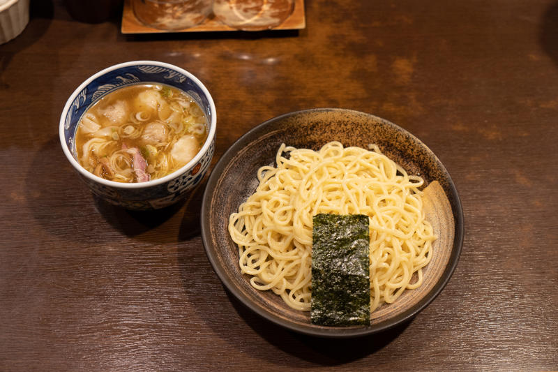 10時間煮込んだ豚骨スープがとろり『豚骨味噌ラーメン じゃぐら高円寺』, 『豚骨味噌ラーメン じゃぐら高円寺』店舗詳細, 深夜ににぎわう新潟・燕三条のご当地ラーメン店『背脂中華そばと餃子 福鳳』, 『背脂中華そばと餃子 福鳳』店舗詳細, 商店街のくさくないとんこつラーメン『とんこつ拉麺 漣』, 『とんこつ拉麺 漣』店舗詳細, 全国のラーメンを食べ歩いたマニアの店『麺屋 賢太郎』, 『麺屋 賢太郎』店舗詳細, “くさうまスープ”の虜になる『ラーメン 健太』, 『ラーメン 健太』店舗詳細, 太麺のなめらかさをつけ麺で味わう人気店『麺屋はやしまる』, 『麺屋はやしまる』店舗詳細, 深夜に働く人たちにも野菜を。体も気遣う『らーめん一蔵』, 『らーめん一蔵』店舗詳細, チャーシューたっぷりでやさしい味が魅力『喜多方ラーメン坂内 高円寺北口店』, 『喜多方ラーメン坂内 高円寺北口店』店舗詳細, 秘伝の味噌ダレがポイント『味噌ラーメン専門店 味噌一 高円寺店』, 『味噌ラーメン専門店 味噌一 高円寺店』店舗詳細, シンプルなメニューでも満足感あり『麺処 田ぶし 高円寺本店』, 『麺処 田ぶし 高円寺本店』店舗詳細, 飲んで食べて締めにラーメンを『二階麺肴酒店 黒黒黒』, 『二階麺肴酒店 黒黒黒』店舗詳細
