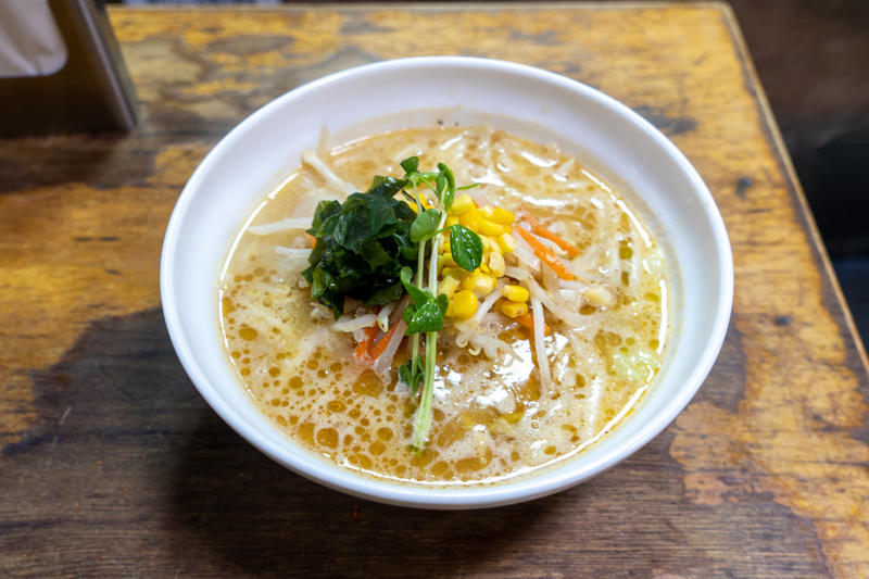10時間煮込んだ豚骨スープがとろり『豚骨味噌ラーメン じゃぐら高円寺』, 『豚骨味噌ラーメン じゃぐら高円寺』店舗詳細, 深夜ににぎわう新潟・燕三条のご当地ラーメン店『背脂中華そばと餃子 福鳳』, 『背脂中華そばと餃子 福鳳』店舗詳細, 商店街のくさくないとんこつラーメン『とんこつ拉麺 漣』, 『とんこつ拉麺 漣』店舗詳細, 全国のラーメンを食べ歩いたマニアの店『麺屋 賢太郎』, 『麺屋 賢太郎』店舗詳細, “くさうまスープ”の虜になる『ラーメン 健太』, 『ラーメン 健太』店舗詳細, 太麺のなめらかさをつけ麺で味わう人気店『麺屋はやしまる』, 『麺屋はやしまる』店舗詳細, 深夜に働く人たちにも野菜を。体も気遣う『らーめん一蔵』, 『らーめん一蔵』店舗詳細, チャーシューたっぷりでやさしい味が魅力『喜多方ラーメン坂内 高円寺北口店』, 『喜多方ラーメン坂内 高円寺北口店』店舗詳細, 秘伝の味噌ダレがポイント『味噌ラーメン専門店 味噌一 高円寺店』, 『味噌ラーメン専門店 味噌一 高円寺店』店舗詳細, シンプルなメニューでも満足感あり『麺処 田ぶし 高円寺本店』, 『麺処 田ぶし 高円寺本店』店舗詳細, 飲んで食べて締めにラーメンを『二階麺肴酒店 黒黒黒』, 『二階麺肴酒店 黒黒黒』店舗詳細