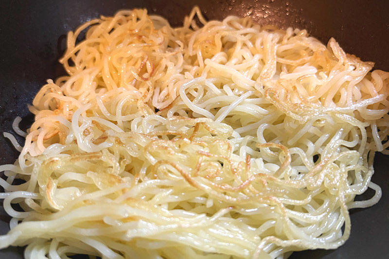 焼きそば×ニラ玉で中華風の焼きそばに, 麺を少し焦がして、もちもちカリカリ食感に, つくり方の手順をおさらい, ニラ玉焼きそばのつくり方