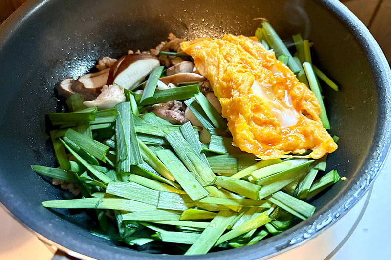 焼きそば×ニラ玉で中華風の焼きそばに, 麺を少し焦がして、もちもちカリカリ食感に, つくり方の手順をおさらい, ニラ玉焼きそばのつくり方