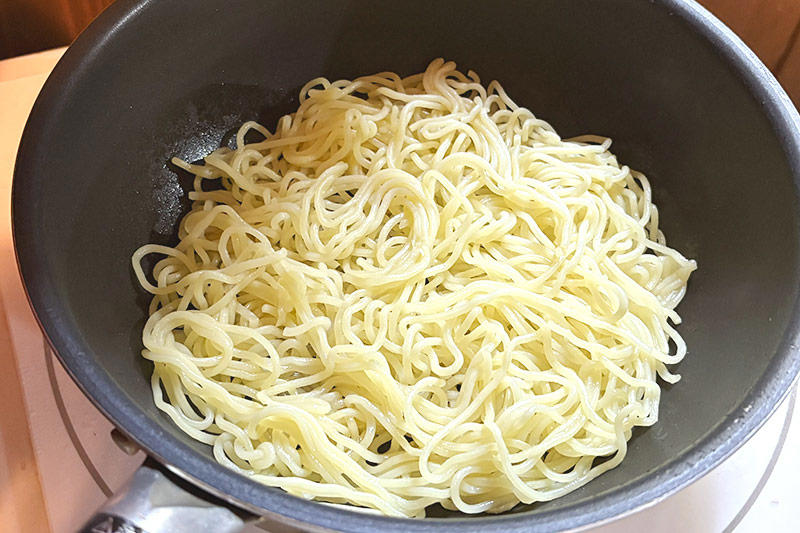 焼きそば×ニラ玉で中華風の焼きそばに, 麺を少し焦がして、もちもちカリカリ食感に, つくり方の手順をおさらい, ニラ玉焼きそばのつくり方