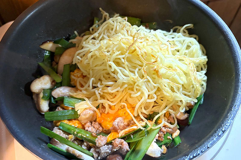焼きそば×ニラ玉で中華風の焼きそばに, 麺を少し焦がして、もちもちカリカリ食感に, つくり方の手順をおさらい, ニラ玉焼きそばのつくり方