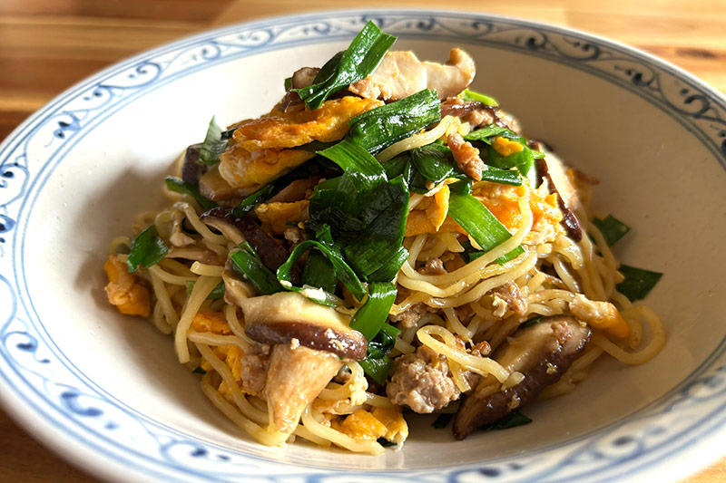 焼きそば×ニラ玉で中華風の焼きそばに, 麺を少し焦がして、もちもちカリカリ食感に, つくり方の手順をおさらい, ニラ玉焼きそばのつくり方