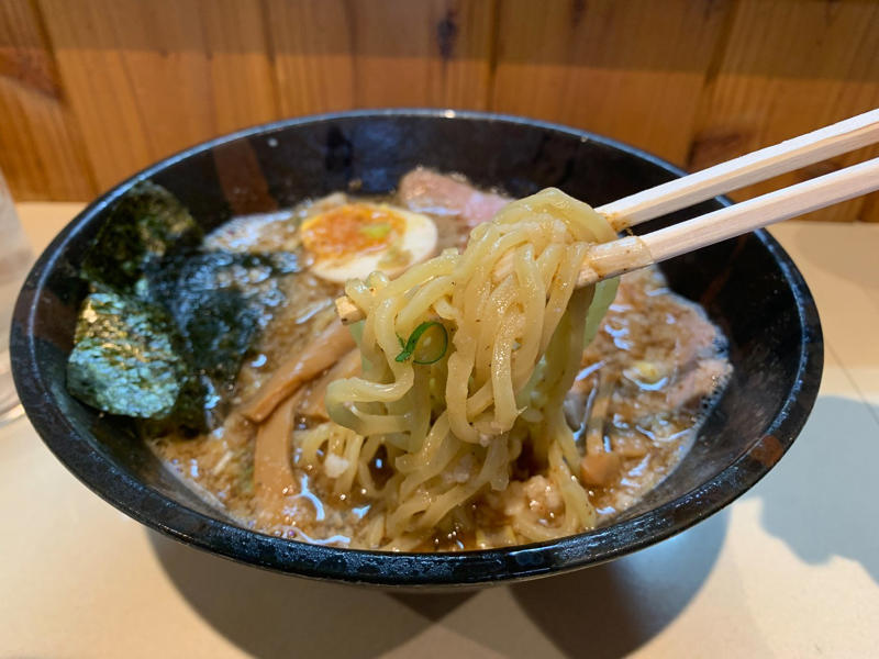 10時間煮込んだ豚骨スープがとろり『豚骨味噌ラーメン じゃぐら高円寺』, 『豚骨味噌ラーメン じゃぐら高円寺』店舗詳細, 深夜ににぎわう新潟・燕三条のご当地ラーメン店『背脂中華そばと餃子 福鳳』, 『背脂中華そばと餃子 福鳳』店舗詳細, 商店街のくさくないとんこつラーメン『とんこつ拉麺 漣』, 『とんこつ拉麺 漣』店舗詳細, 全国のラーメンを食べ歩いたマニアの店『麺屋 賢太郎』, 『麺屋 賢太郎』店舗詳細, “くさうまスープ”の虜になる『ラーメン 健太』, 『ラーメン 健太』店舗詳細, 太麺のなめらかさをつけ麺で味わう人気店『麺屋はやしまる』, 『麺屋はやしまる』店舗詳細, 深夜に働く人たちにも野菜を。体も気遣う『らーめん一蔵』, 『らーめん一蔵』店舗詳細, チャーシューたっぷりでやさしい味が魅力『喜多方ラーメン坂内 高円寺北口店』, 『喜多方ラーメン坂内 高円寺北口店』店舗詳細, 秘伝の味噌ダレがポイント『味噌ラーメン専門店 味噌一 高円寺店』, 『味噌ラーメン専門店 味噌一 高円寺店』店舗詳細, シンプルなメニューでも満足感あり『麺処 田ぶし 高円寺本店』, 『麺処 田ぶし 高円寺本店』店舗詳細, 飲んで食べて締めにラーメンを『二階麺肴酒店 黒黒黒』, 『二階麺肴酒店 黒黒黒』店舗詳細