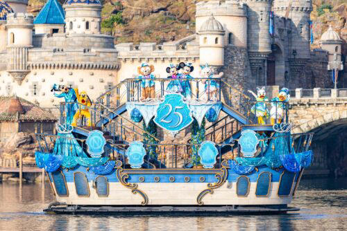 25周年ハーバーショー, 陸上にもキャラクターが登場, みんなで25までカウントアップ, キャストも登場しフィナーレ