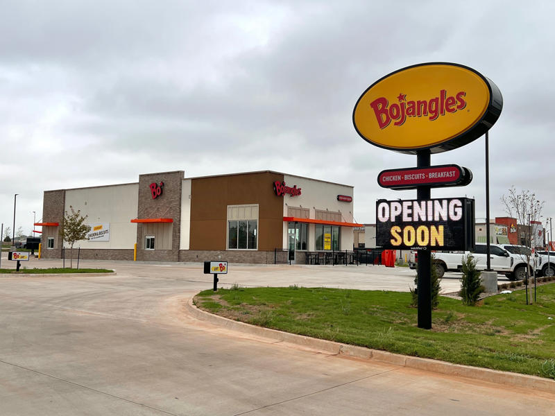 Bojangles, P.F. Chang's, Duckie's Woodfire, The Pit Stop Cafe, Hideaway Pizza, The Wildcat, Hawaiian Bros Island Grill, Texas Roadhouse