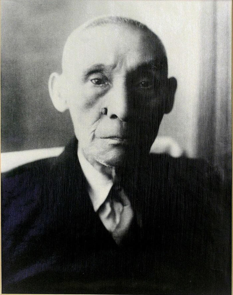 「あずきバー」井村屋が130年続けてきた"実験"の正体, 失敗から始まった「まずやる」経営, 「洋食」への越境と、アンナミラーズ復活という伏線, ラッセリアは「完成形」ではなく「実験場」