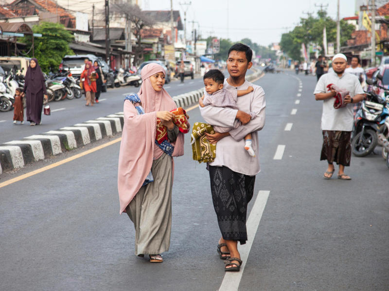 11. The average height in Indonesia is 5 feet 2.27 inches (158.17 cm). 25. The average height in Sri Lanka is 5 feet 3.04 inches (160.12 cm)., 24. The average height in Honduras is 5 feet 3.03 inches (160.11 cm)., 23. The average height in Liberia is 5 feet 2.85 inches (159.66 cm)., 22. The average height in Myanmar is 5 feet 2.8 inches (159.52 cm)., 21. The average height in Brunei is 5 feet 2.79 inches (159.49 cm)., 20. The average height in Bhutan is 5 feet 2.77 inches (159.46 cm)., 19. The average height in Mozambique is 5 feet 2.74 inches (159.37 cm)., 18. The average height in Solomon Islands is 5 feet 2.7 inches (159.3 cm)., 17. The average height in Papua New Guinea is 5 feet 2.68 inches (159.21 cm)., 16. The average height in Peru is 5 feet 2.63 inches (159.08 cm)., 15. The average height in Vietnam is 5 feet 2.6 inches (159.01 cm)., 14. The average height in India is 5 feet 2.5 inches (158.76 cm)., 13. The average height in Rwanda is 5 feet 2.49 inches (158.73 cm)., 12. The average height in Malawi is 5 feet 2.32 inches (158.31 cm)., 11. The average height in Indonesia is 5 feet 2.27 inches (158.17 cm)., 10. The average height in Cambodia is 5 feet 2.24 inches (158.11 cm)., 9. The average height in Bangladesh is 5 feet 1.92 inches (157.29 cm)., 8. The average height in the Marshall Islands is 5 feet 1.83 inches (157.05 cm)., 7. The average height in Yemen is 5 feet 1.78 inches (156.92 cm)., 6. The average height in Nepal is 5 feet 1.64 inches (156.58 cm)., 5. The average height in the Philippines is 5 feet 1.57 inches (156.41 cm)., 4. The average height in Guatemala is 5 feet 1.57 inches (156.39 cm)., 3. The average height in Madagascar is 5 feet 1.56 inches (156.36 cm)., 2. The average height in Laos is 5 feet 1.37 inches (155.89 cm)., 1. The average height in Timor-Leste is 5 feet 1.28 inches (155.47 cm).