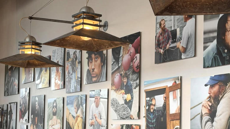 Ivar's Fish Bar at Pier 54, Ray's Boathouse in Ballard, Salmon House on Lake Union, Salmon Cooker on Pier 57, Chinook's at Salmon Bay, Fishermen's Terminal
