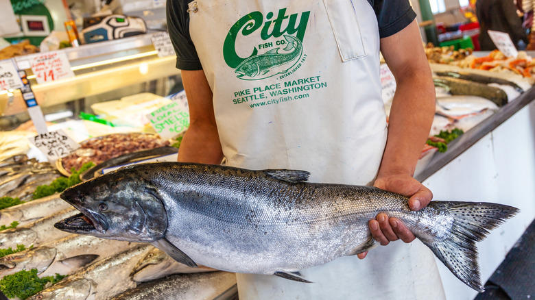 Ivar's Fish Bar at Pier 54, Ray's Boathouse in Ballard, Salmon House on Lake Union, Salmon Cooker on Pier 57, Chinook's at Salmon Bay, Fishermen's Terminal