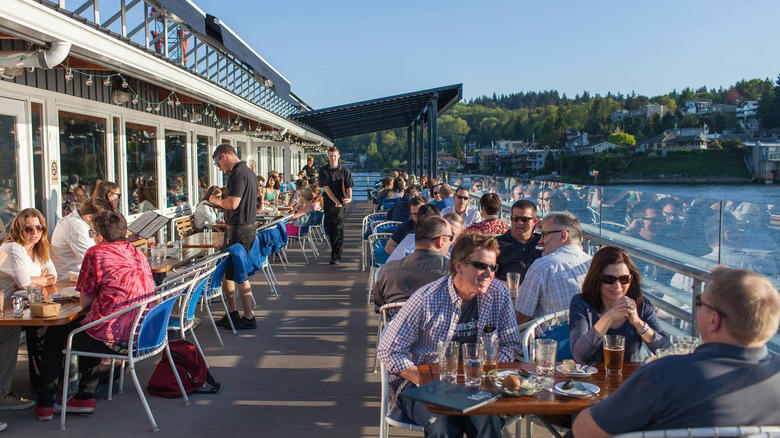 Ivar's Fish Bar at Pier 54, Ray's Boathouse in Ballard, Salmon House on Lake Union, Salmon Cooker on Pier 57, Chinook's at Salmon Bay, Fishermen's Terminal