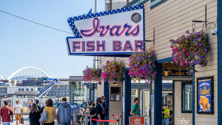 Ivar's Fish Bar at Pier 54, Ray's Boathouse in Ballard, Salmon House on Lake Union, Salmon Cooker on Pier 57, Chinook's at Salmon Bay, Fishermen's Terminal