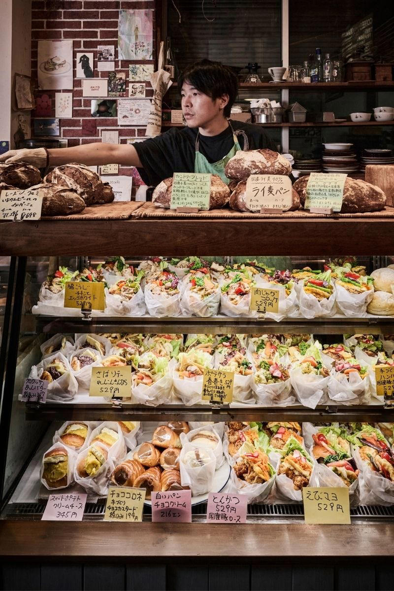 コモパン／神奈川・腰越, 彩りにワクワクする、コモパン流バインミー, ずっしりした見た目を、サクッと裏切る心地よさ。, 続々登場する新作に心が躍る！, チクテベーカリー／東京・南大沢, 色彩と味のバランス。シンプルなサンドイッチの美意識は格別！, 食感も香りもインパクトを残すサンドイッチ, 北欧流オープンサンド「スモーブロ」もチェック！, ハード系好きにはたまらない商品ぞろい！, ベイクハウス イエローナイフ／埼玉・浦和, 枠にはまらないから、虜になる。日常を彩る、遊び心あふれるサンドイッチ, 春巻きがサンドイッチに！ その組み合わせは驚くほどおいしい, 週末限定のサンドイッチも要チェック！, 世代を超えて愛される、街のベーカリー