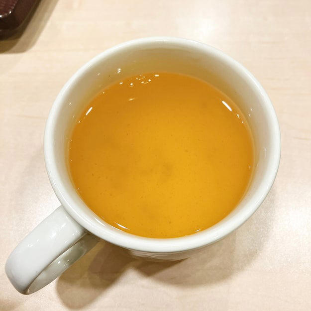 ラウールさんもハマった、ガストの「人気メニュー」を食べてみました！, ランチタイムがお得です！, ふっくらとしたハンバーグに、チーズがたっぷりとかかっています！, ひと口食べると、濃厚なチーズの風味が口いっぱいに広がります。, 付け合わせのコーンと枝豆は、甘みと食感がクセになります。, おかわり自由なスープの存在もうれしいです。, ガストに行くたびに、このメニューばかり頼んでしまいそう。