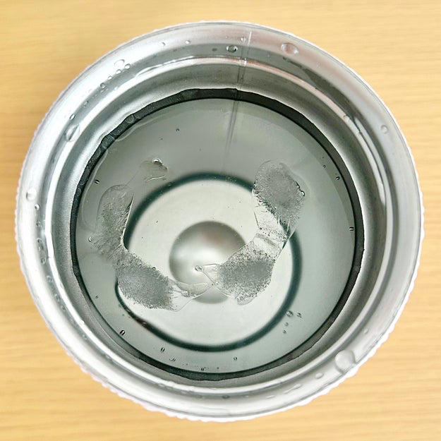 アフタヌーンティーの「優秀ボトル＆タンブラー」をまとめました！, 1.「ロゴワークスエッジボトル 1L」, 持ち歩きやすいのも嬉しいポイント。, 使いやすい工夫がいろいろ詰まっています。, 2.「ステンレスタンブラー 350ml」, 使い勝手がよくて、スムーズに飲み物が飲める！, 飲み頃をキープしてくれてありがたい！, 3.「イニシャルステンレスタンブラー 400ml」, 気持ちよさそうに眠る猫とうさぎが描かれていました。, フタには飲み口も付いていて、飲みやすい。