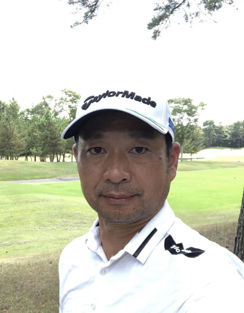 FWで1番大事なのは“下半身の使い方”！, 体重移動をせずに腰の回転で飛距離アップ, 体が横に動いてしまうと振り遅れてスライスしてしまう, 幡地隆寛のスイングの特徴